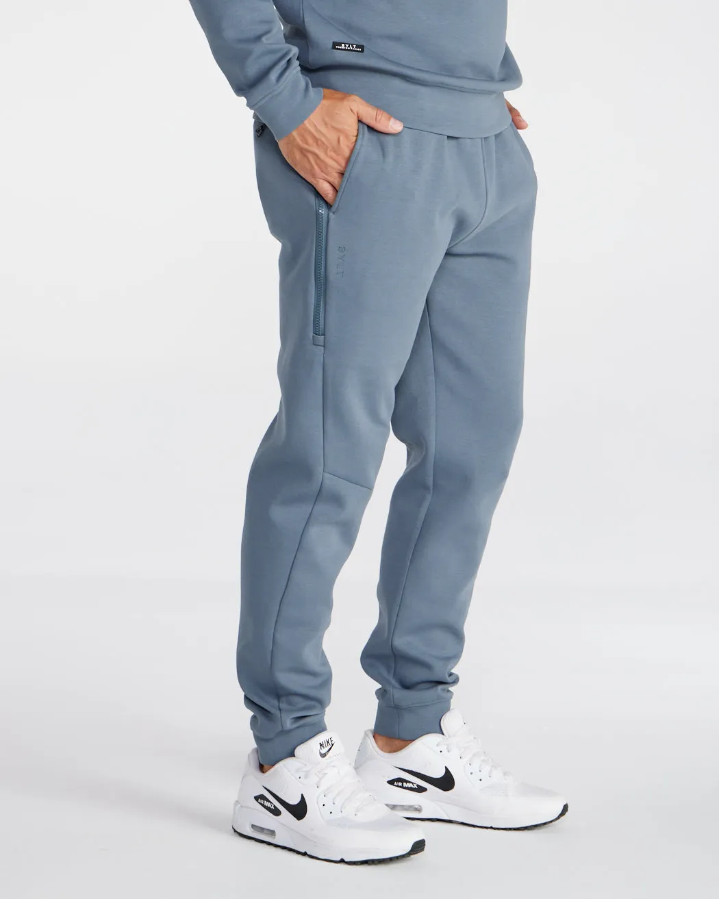 Roamknit Jogger - Offline Lounge Kit