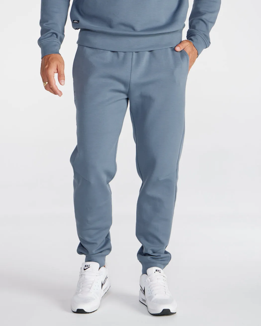 Roamknit Jogger - Offline Lounge Kit