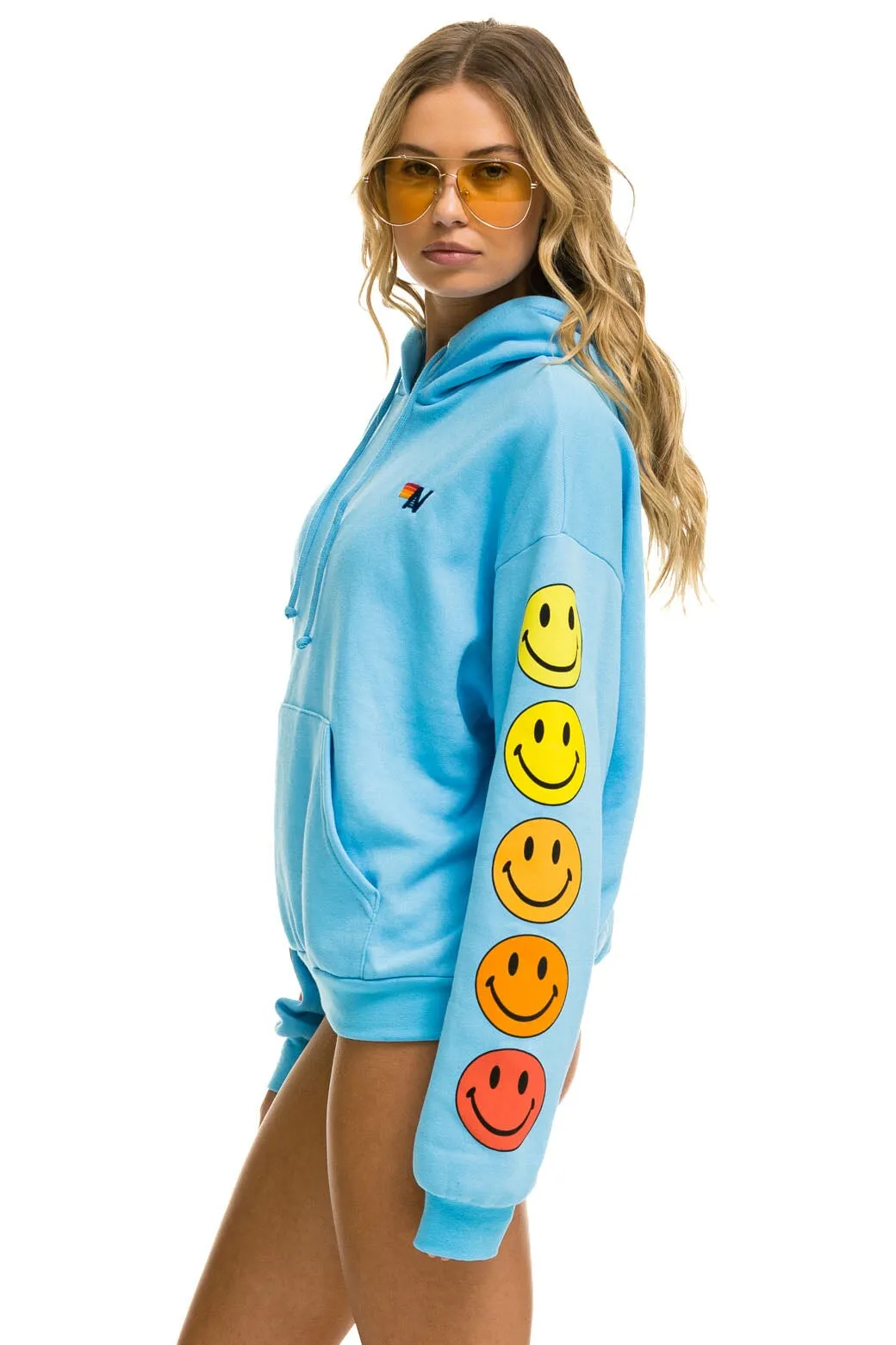 SMILEY SUNSET RELAXED PULLOVER HOODIE - SKY